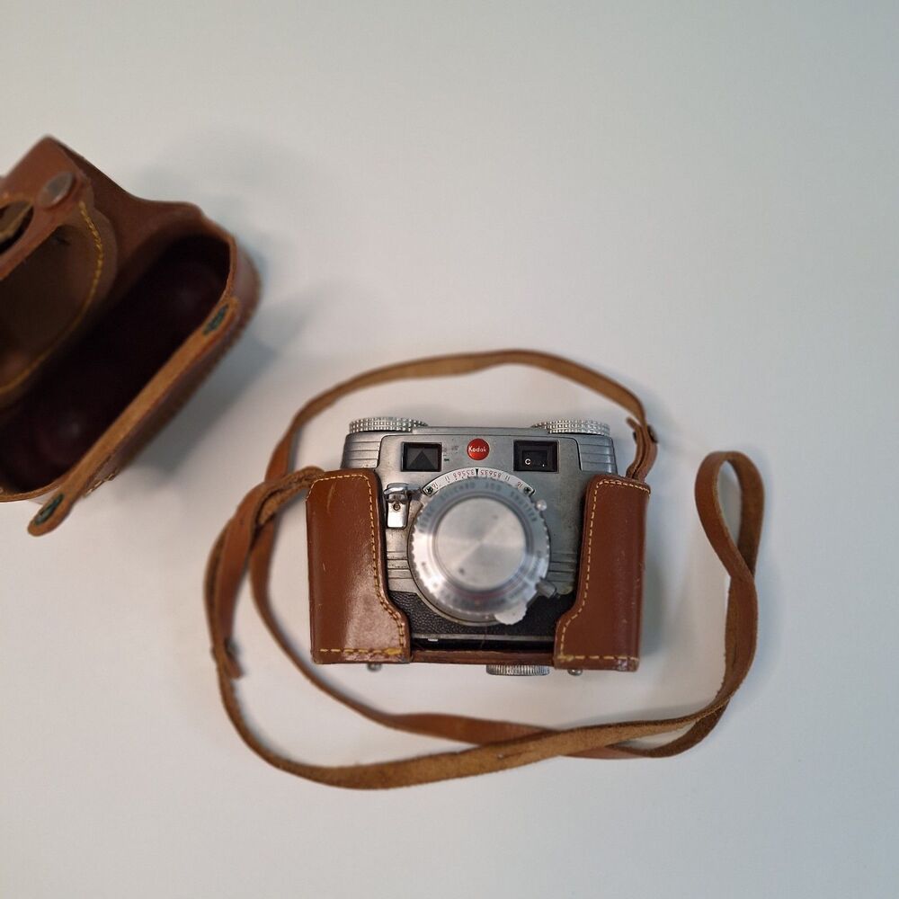 Kodak Signet 35mm compact camera Untested. For display or parts.